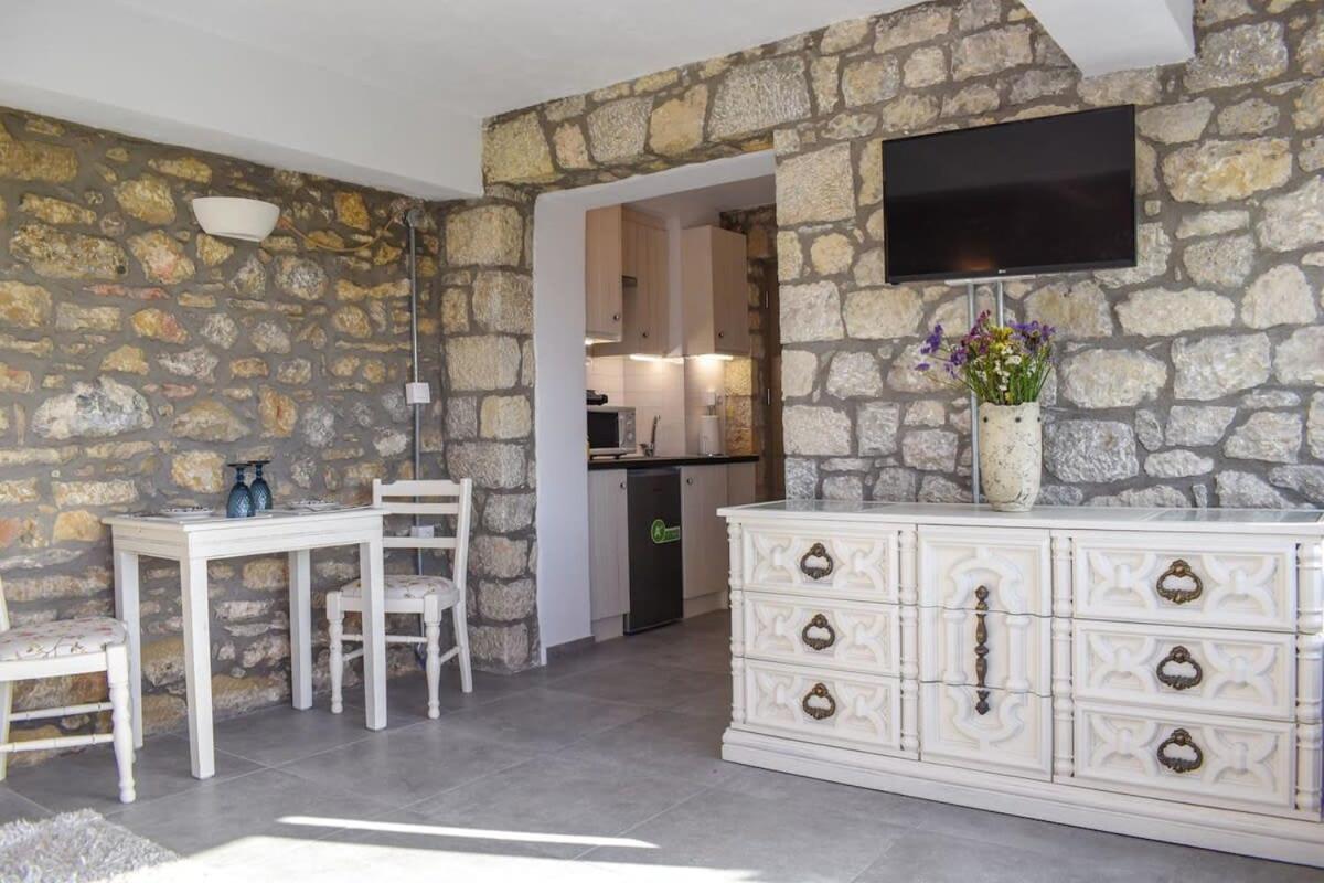 Coastal Stone Hideaway With Stunning Scenery Villa Kitriaí Dış mekan fotoğraf